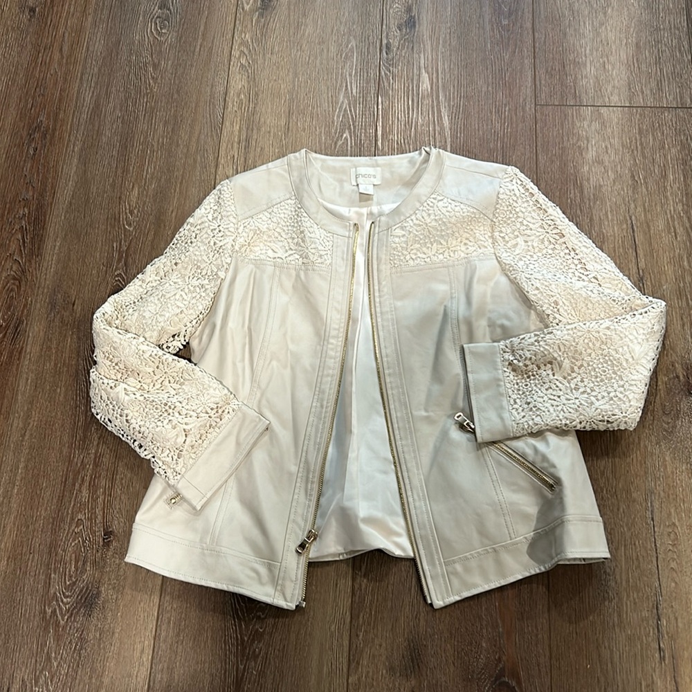 Women’s jacket with lace lined sleeves